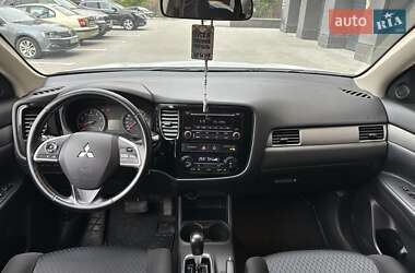 Внедорожник / Кроссовер Mitsubishi Outlander 2013 в 