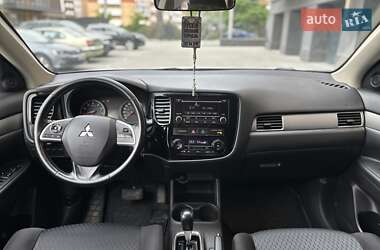 Внедорожник / Кроссовер Mitsubishi Outlander 2013 в 