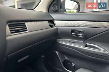 Внедорожник / Кроссовер Mitsubishi Outlander 2013 в 