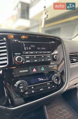 Внедорожник / Кроссовер Mitsubishi Outlander 2013 в 