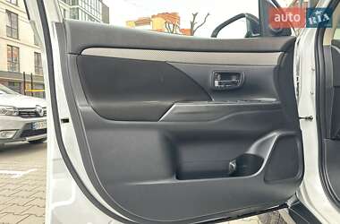 Внедорожник / Кроссовер Mitsubishi Outlander 2013 в 