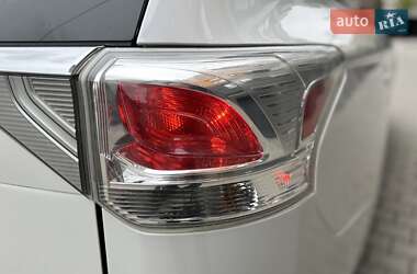 Внедорожник / Кроссовер Mitsubishi Outlander 2013 в 