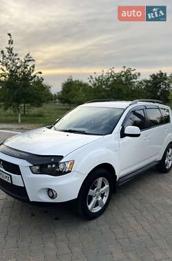 Позашляховик / Кросовер Mitsubishi Outlander 2012 в 