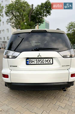 Позашляховик / Кросовер Mitsubishi Outlander 2012 в 