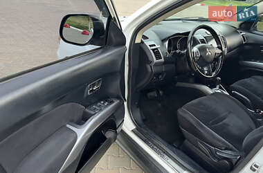 Позашляховик / Кросовер Mitsubishi Outlander 2012 в 