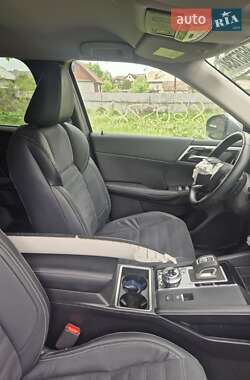 Внедорожник / Кроссовер Mitsubishi Outlander 2022 в 