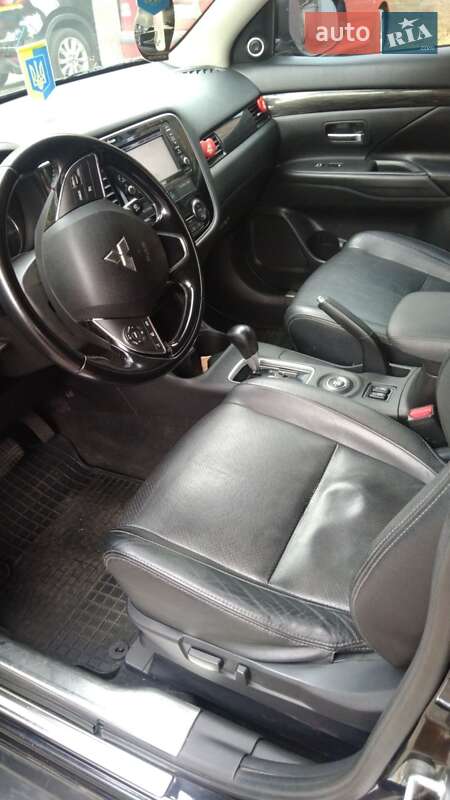 Позашляховик / Кросовер Mitsubishi Outlander 2015 в Полтаві фото 9 Позашляховик / Кросовер Mitsubishi Outlander 2015 в Полтаві