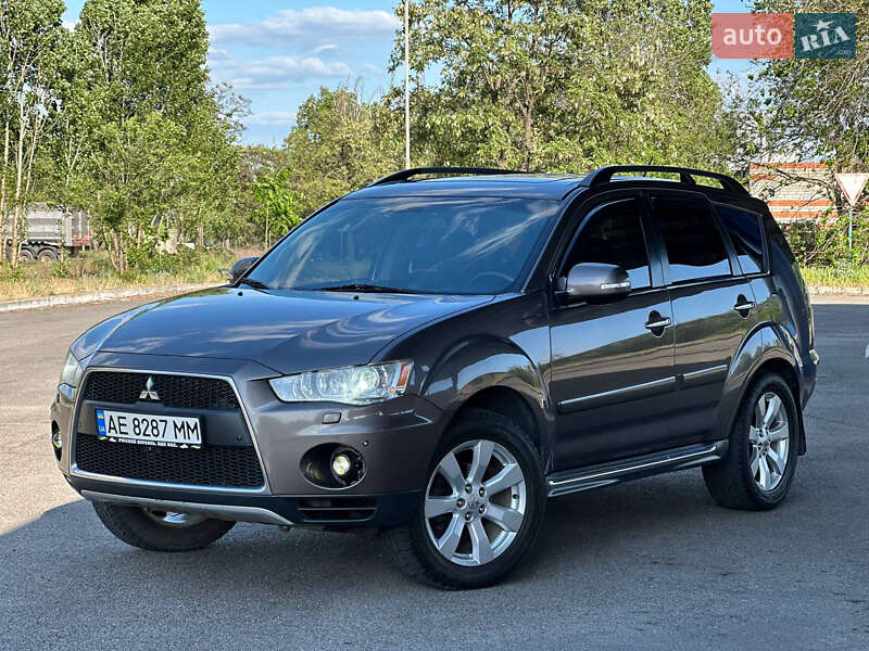 Внедорожник / Кроссовер Mitsubishi Outlander 2011 в 