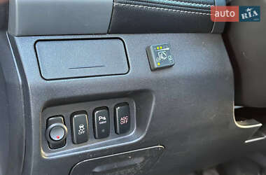 Внедорожник / Кроссовер Mitsubishi Outlander 2011 в 