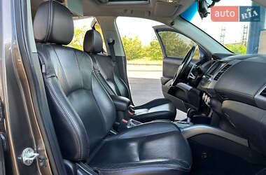 Внедорожник / Кроссовер Mitsubishi Outlander 2011 в 