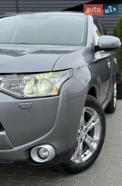 Позашляховик / Кросовер Mitsubishi Outlander 2013 в 