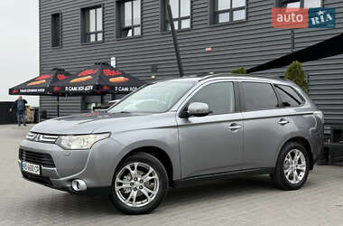Позашляховик / Кросовер Mitsubishi Outlander 2013 в 