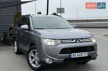 Позашляховик / Кросовер Mitsubishi Outlander 2013 в 
