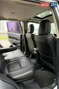 Позашляховик / Кросовер Mitsubishi Outlander 2013 в 