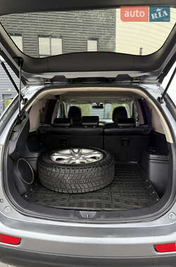 Позашляховик / Кросовер Mitsubishi Outlander 2013 в 
