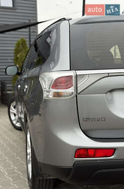 Позашляховик / Кросовер Mitsubishi Outlander 2013 в 
