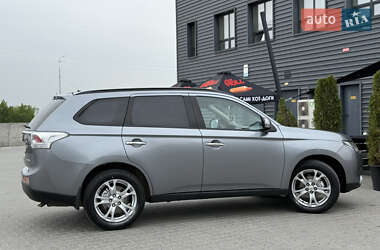 Позашляховик / Кросовер Mitsubishi Outlander 2013 в 