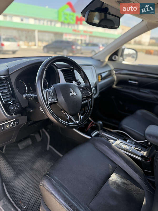 Внедорожник / Кроссовер Mitsubishi Outlander 2018 в Вознесенске