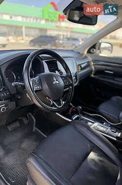Внедорожник / Кроссовер Mitsubishi Outlander 2018 в 