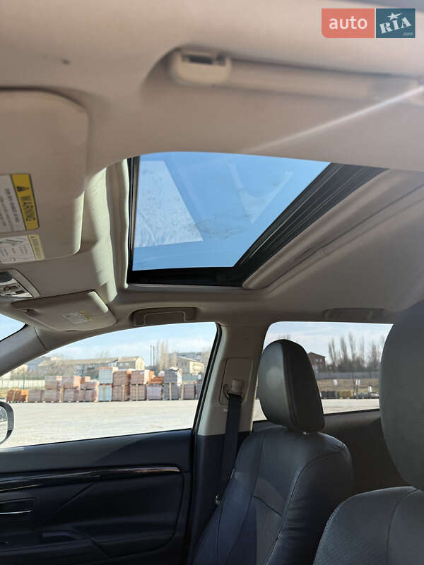 Внедорожник / Кроссовер Mitsubishi Outlander 2018 в Вознесенске