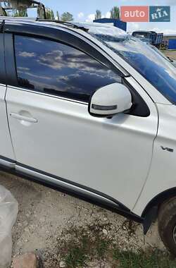 Позашляховик / Кросовер Mitsubishi Outlander 2017 в 