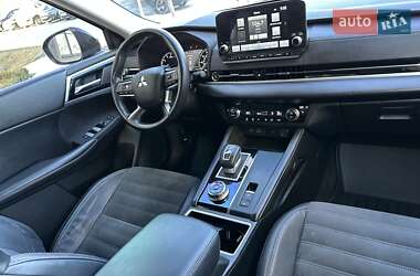 Внедорожник / Кроссовер Mitsubishi Outlander 2022 в 