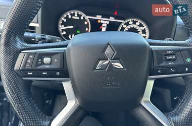 Внедорожник / Кроссовер Mitsubishi Outlander 2022 в 
