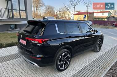 Внедорожник / Кроссовер Mitsubishi Outlander 2022 в 