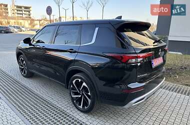Внедорожник / Кроссовер Mitsubishi Outlander 2022 в 