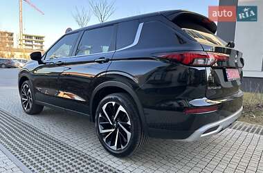 Внедорожник / Кроссовер Mitsubishi Outlander 2022 в 