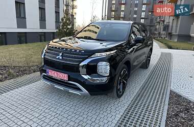 Внедорожник / Кроссовер Mitsubishi Outlander 2022 в 