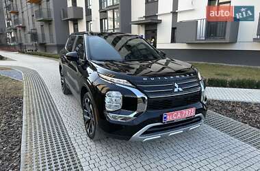 Внедорожник / Кроссовер Mitsubishi Outlander 2022 в 