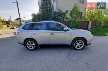 Позашляховик / Кросовер Mitsubishi Outlander 2013 в 