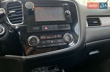 Позашляховик / Кросовер Mitsubishi Outlander 2013 в 