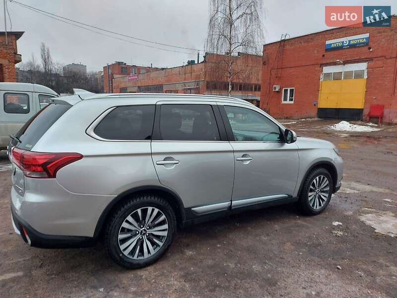 Позашляховик / Кросовер Mitsubishi Outlander 2019 в Чернігові