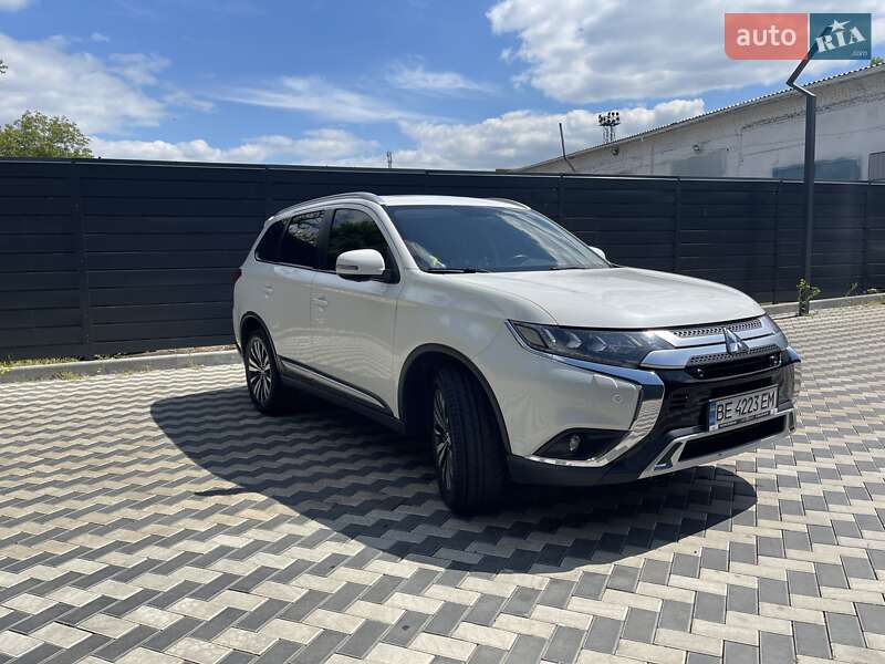 Внедорожник / Кроссовер Mitsubishi Outlander 2018 в Николаеве