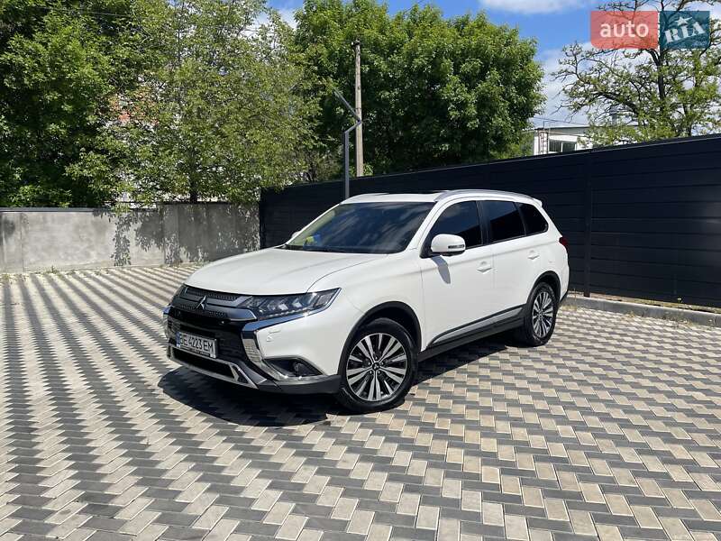Внедорожник / Кроссовер Mitsubishi Outlander 2018 в Николаеве