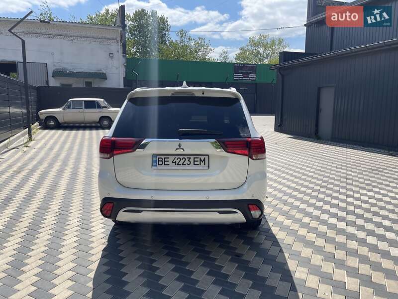 Внедорожник / Кроссовер Mitsubishi Outlander 2018 в Николаеве