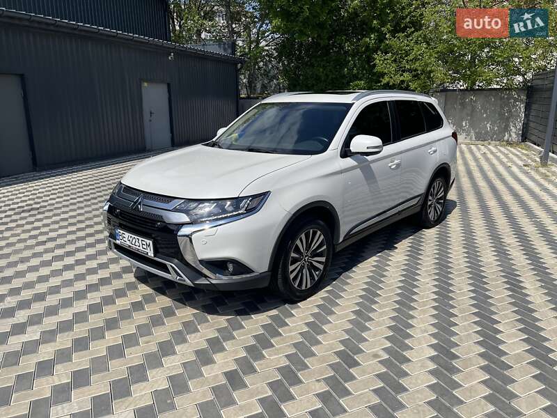 Внедорожник / Кроссовер Mitsubishi Outlander 2018 в Николаеве