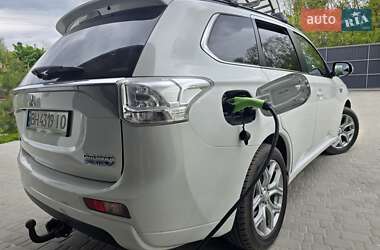 Позашляховик / Кросовер Mitsubishi Outlander 2014 в 