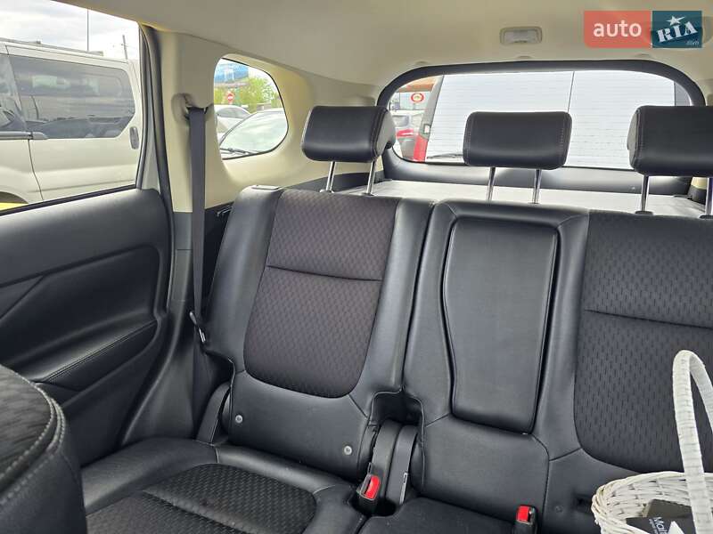 Внедорожник / Кроссовер Mitsubishi Outlander 2014 в Киеве