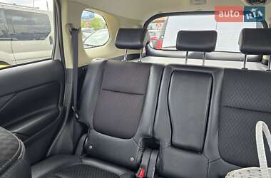 Позашляховик / Кросовер Mitsubishi Outlander 2014 в 
