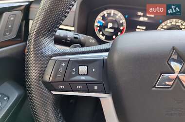 Внедорожник / Кроссовер Mitsubishi Outlander 2022 в 
