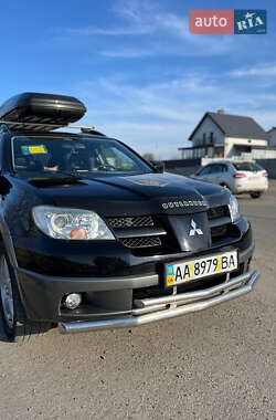 Внедорожник / Кроссовер Mitsubishi Outlander 2005 в Киеве