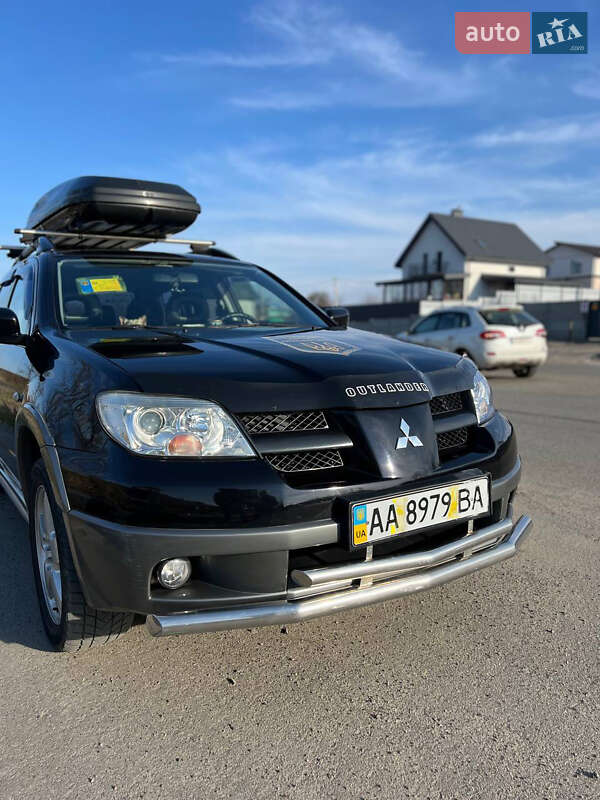 Позашляховик / Кросовер Mitsubishi Outlander 2005 в Києві
