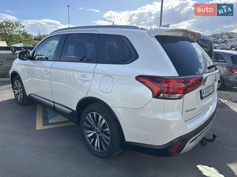 Внедорожник / Кроссовер Mitsubishi Outlander 2020 в Львове