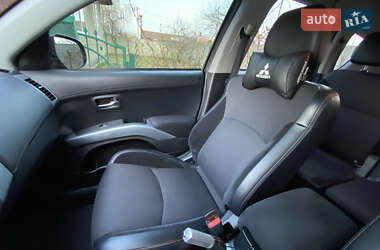 Позашляховик / Кросовер Mitsubishi Outlander 2010 в 