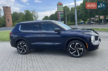 Позашляховик / Кросовер Mitsubishi Outlander 2022 в 