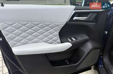 Позашляховик / Кросовер Mitsubishi Outlander 2022 в 