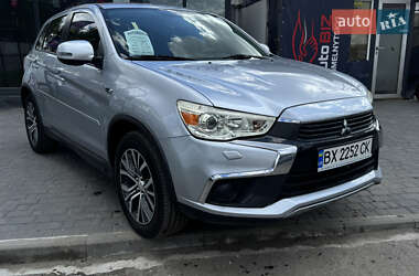 Позашляховик / Кросовер Mitsubishi Outlander 2016 в 